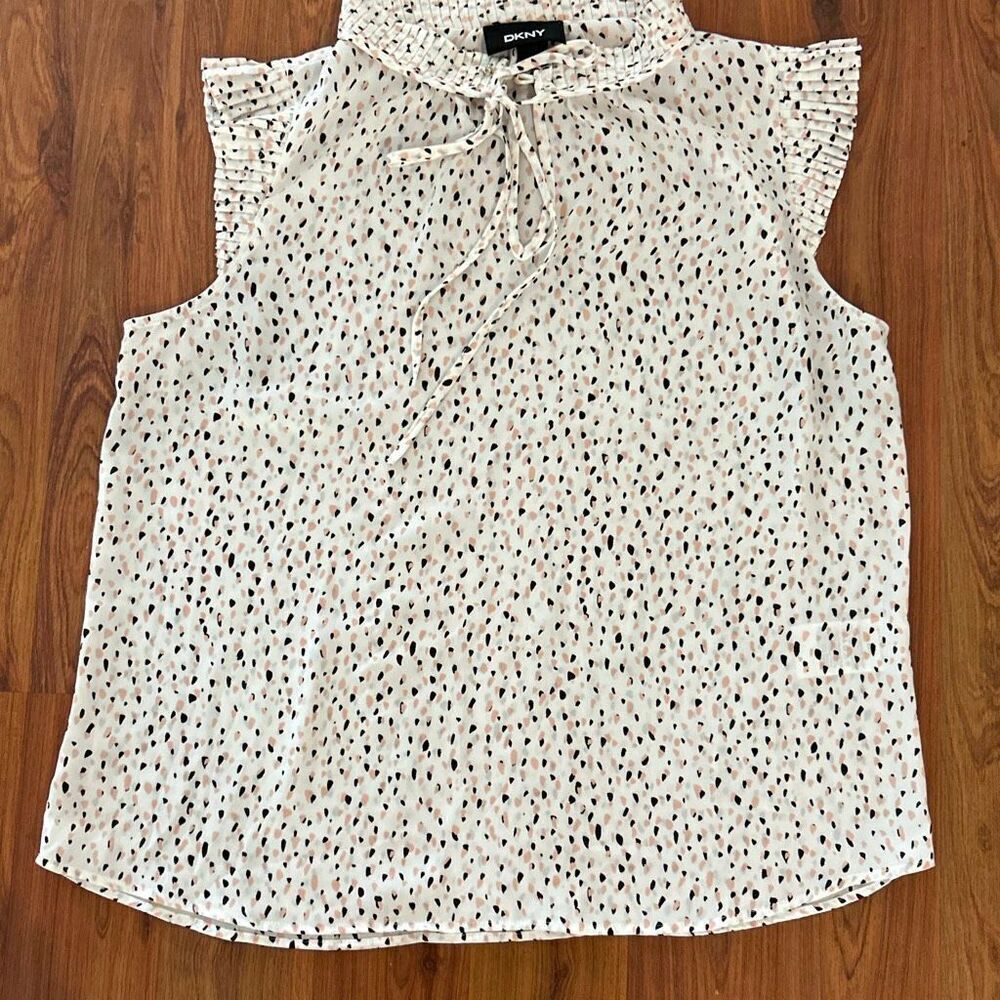 DKNY cream peach sleeveless blouse size L with ruffle sleeves